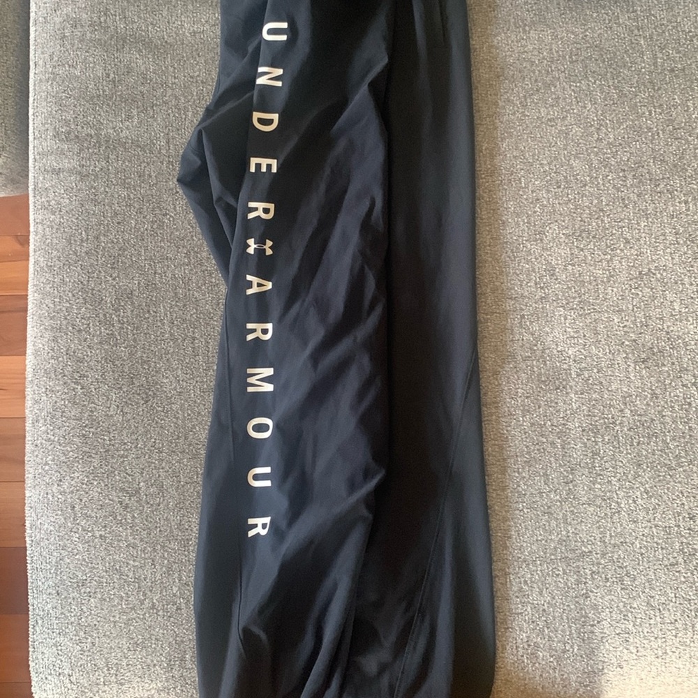 Under armour medium light and lose fit